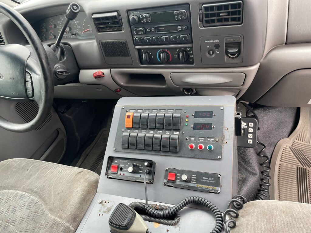 1999 Ford F350 Super Duty Regular Cab & Chassis 141" WB