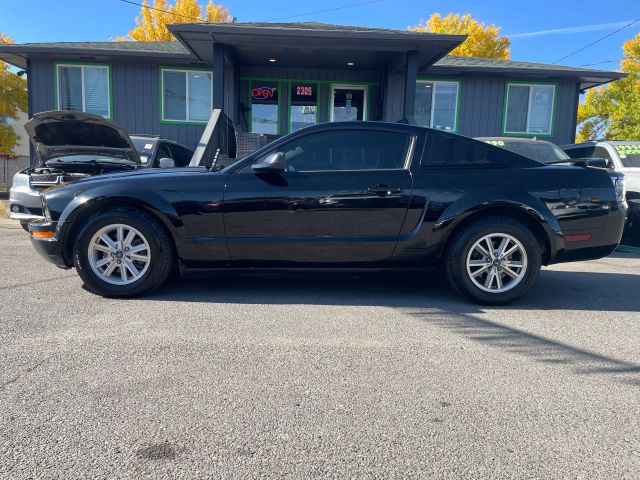 2005 Ford Mustang Deluxe
